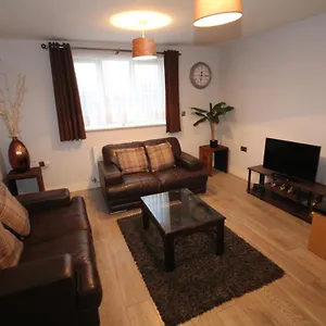 Holden Court - 3 Apartment