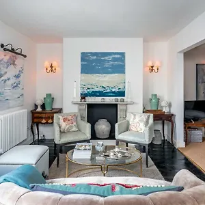 stylish-spacious-city-center-georgian-townhouse.tophotelsbath.com/